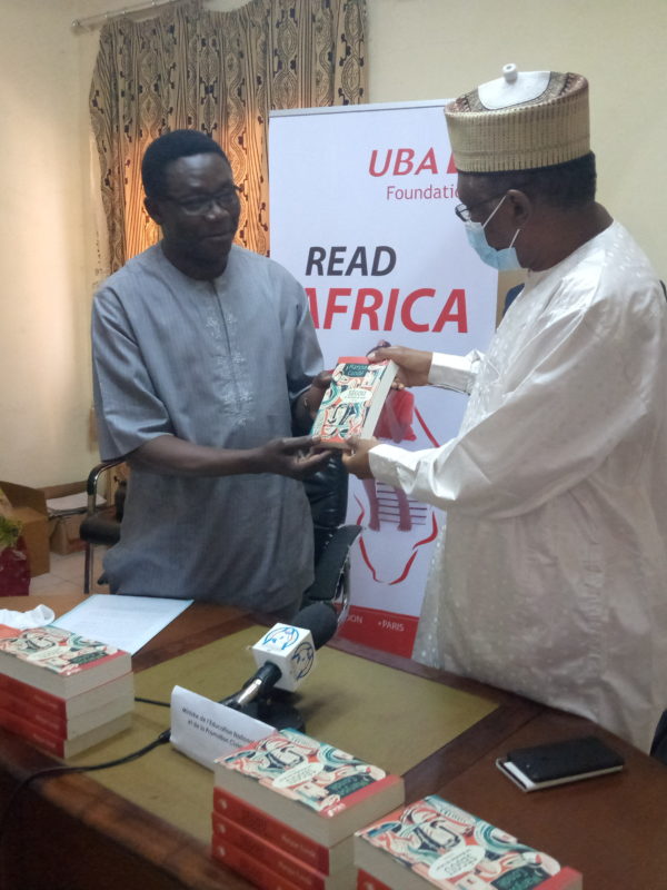 La Fondation Uba offre 1000 livres au ministère de l’éducation