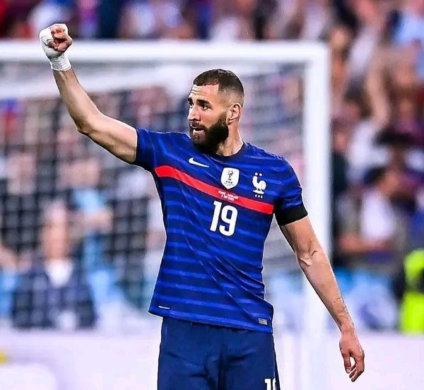 Karim Benzema annonce sa retraite internationale