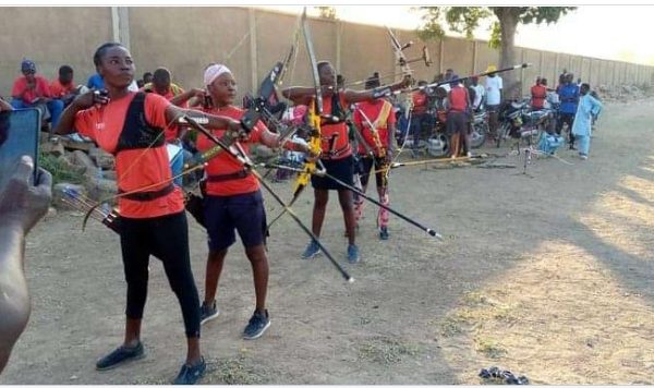 Maryse et Hallas remportent la finale de tir à l’arc