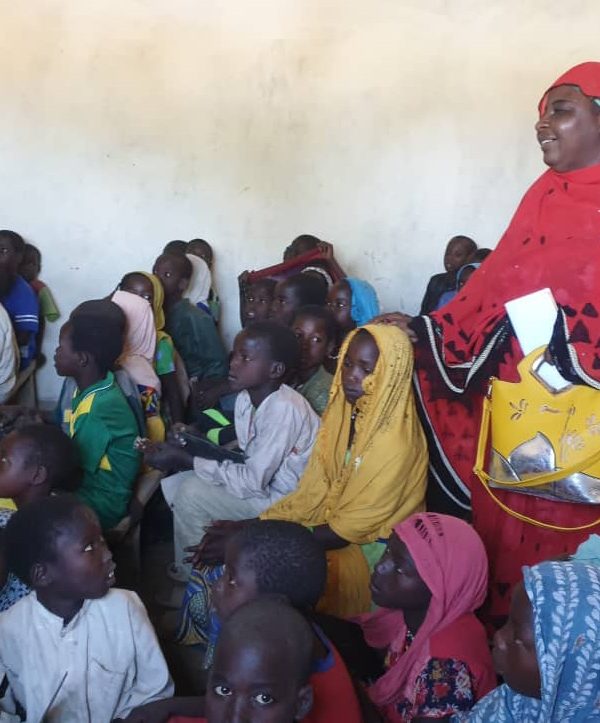 Remise de 2 salles de classe à Angato dans le Haraze Mangueine