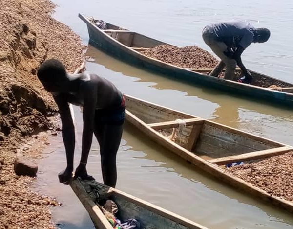 A la découverte des “pêcheurs de graviers” de Laï