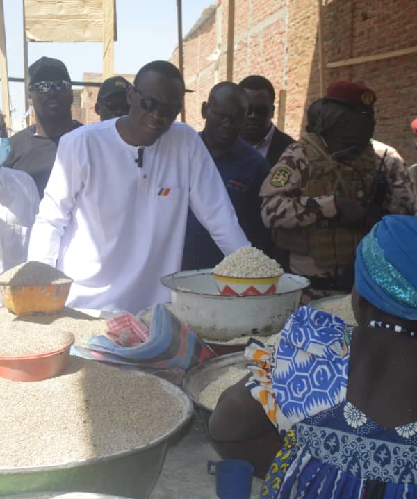 Vie chère : Dr Succès Masra effectue une descente au marché de Dembé