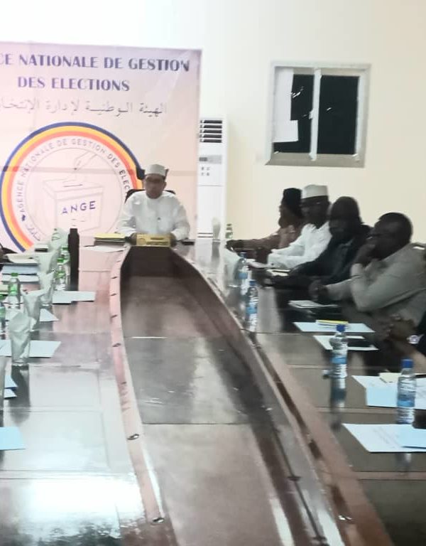 Ahmed  Bartchiret  échange avec les Ambassadeurs accrédités au Tchad