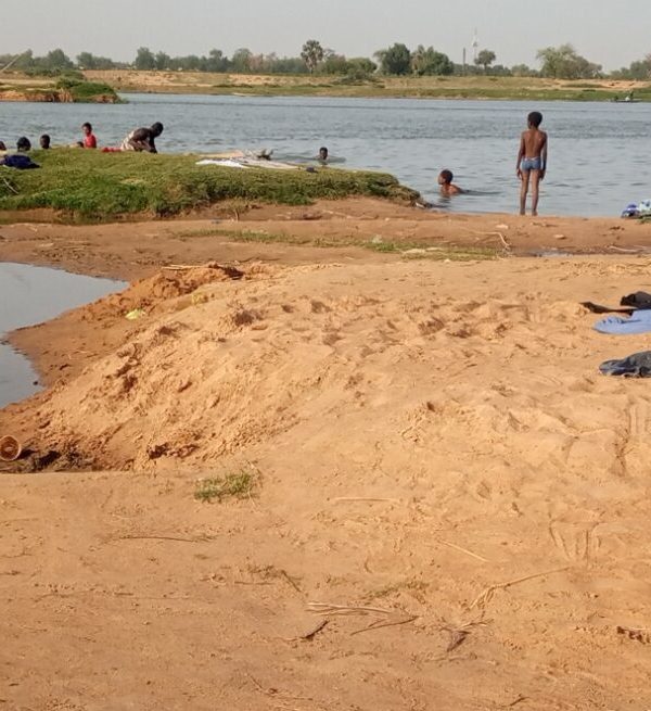 Le bord du fleuve Chari, un parc d’attraction des enfants