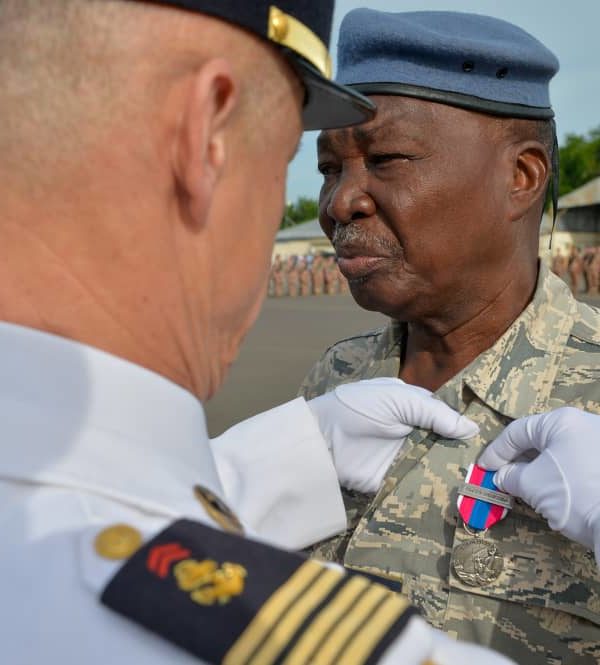 Plusieurs militaires tchadiens décorés de la médaille de la défense nationale française