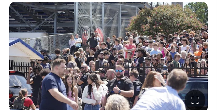 États-Unis: une fusillade dans un lycée en Géorgie fait quatre morts et une dizaine de blessés 1