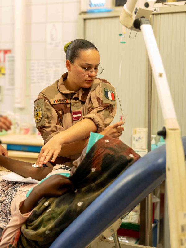 Les forces françaises au Sahel base de Faya offrent une assistance médicale quotidienne à la population