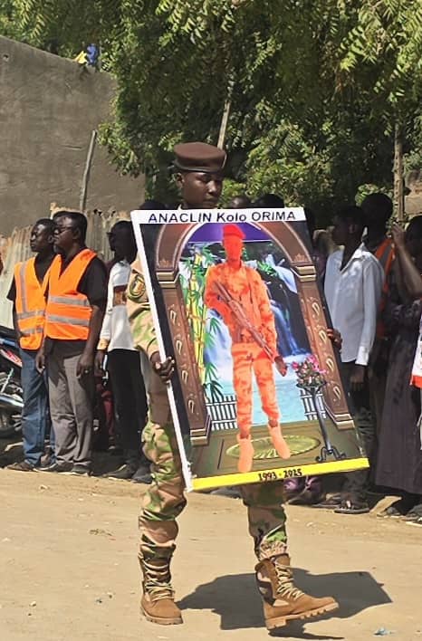 Anaclin Kolo Orima, un des soldats tués devant la présidence est inhumé ce 15 janvier 1