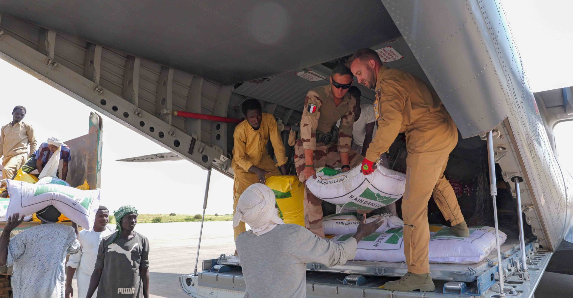 Les Forces françaises au Sahel apportent leur soutien à la population victime des inondations 1